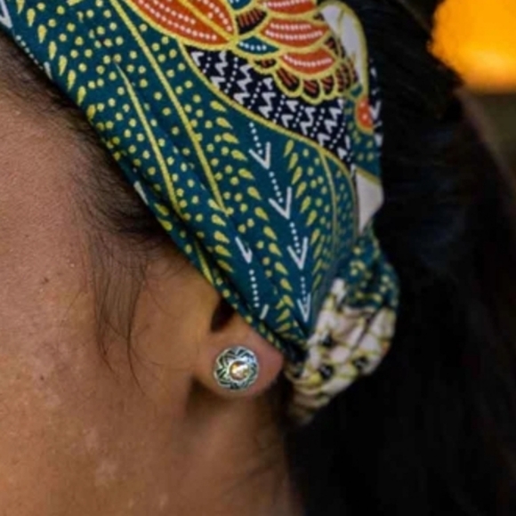 Crabtree Evelyn Bali Handcrafted‎ Silver Earrings - Picture 3 of 5